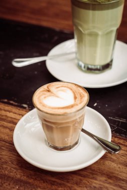 Sıcak latte kahve fincanı