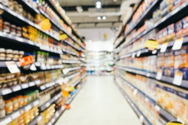 Soyut bulanıklık ve süpermarkette alışveriş bölümü s defocused