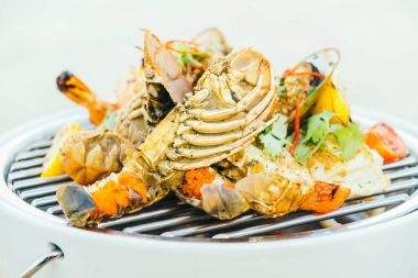 Karışık ızgara deniz ürünleri