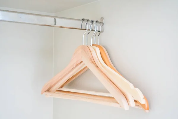 Lege kleren hanger — Stockfoto