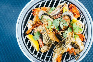 Karışık ızgara deniz ürünleri