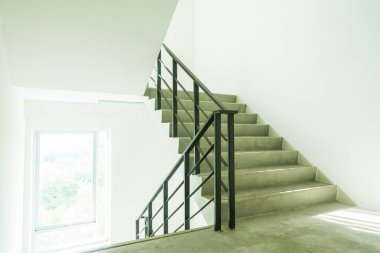 Acil durum ve tahliye merdiven çıkmak