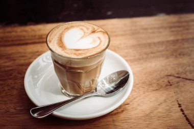 Sıcak latte kahve fincanı