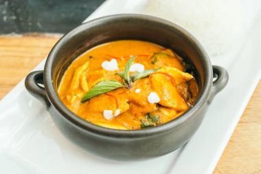 Panang köri tavuk çorbası