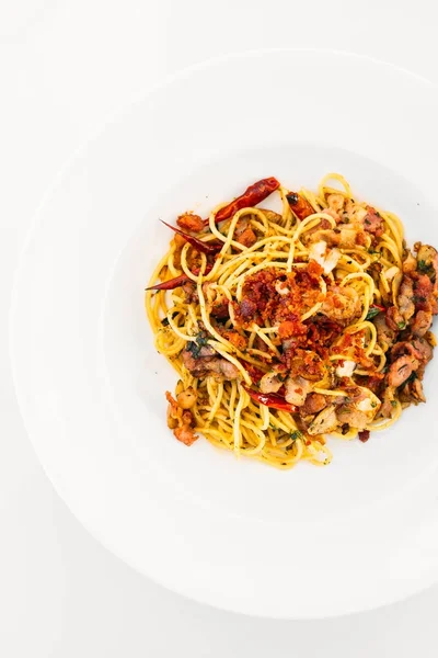 Spagetti pastırma sarımsak ile