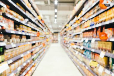 Soyut bulanıklık ve süpermarkette alışveriş bölümü s defocused