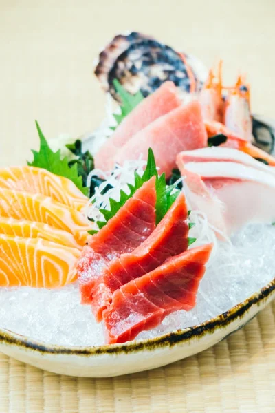 Thon de saumon cru et frais et autres viandes de poisson sashimi — Photo