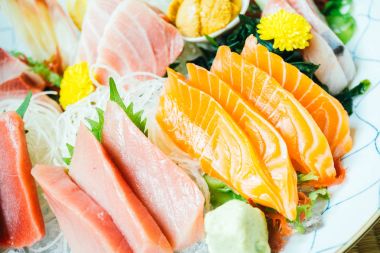 Ham ve taze sashimi Balık eti