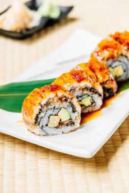Unagi veya yılan balığı balık suşi roll