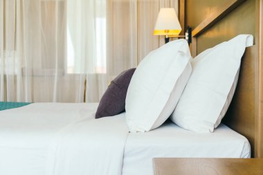 Yatakta rahat yastık