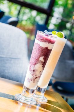 Böğürtlenli tatlılar Yoğurtlu