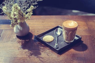 Sıcak latte kahve fincanı