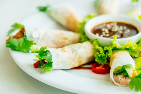 Carne de pato en rollos de primavera —  Fotos de Stock