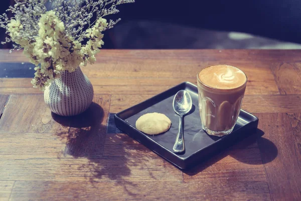 Sıcak latte kahve fincanı