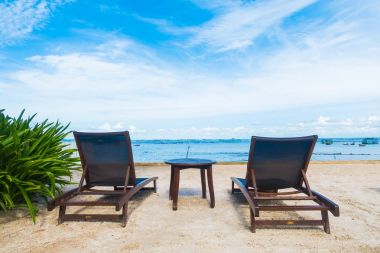 Sahildeki boş sandalye.