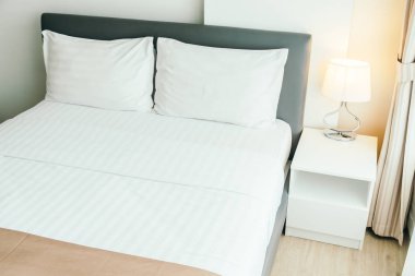 Yatakta rahat yastık