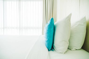 Yatakta rahat yastık