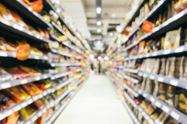 Soyut bulanıklık ve süpermarkette alışveriş bölümü s defocused