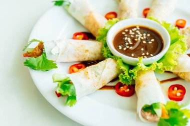 Ördek eti böreği içinde