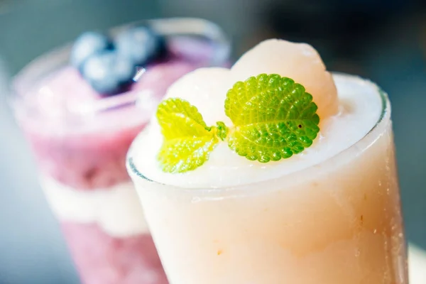 Iced drinkglas met lychee smoothies — Stockfoto