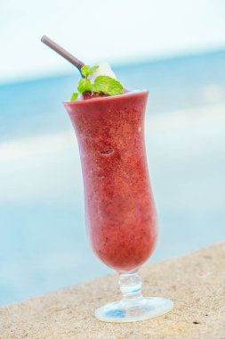 Yaban mersini düzgünleştirir cam