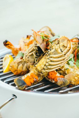 Karışık ızgara deniz ürünleri