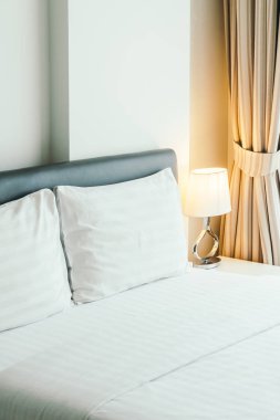 Yatakta rahat yastık