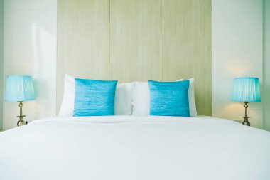 Yatakta rahat yastık