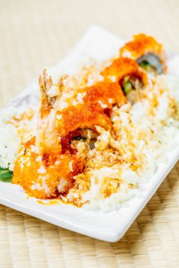 Kızarmış karides veya karides tempura suşi