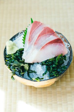Taze hamachi et balık sashimi ile ham
