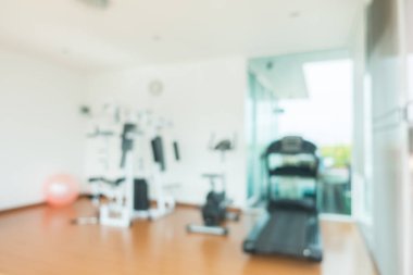 Soyut bulanıklık ve spor salonu iç ufuk spor ekipmanları