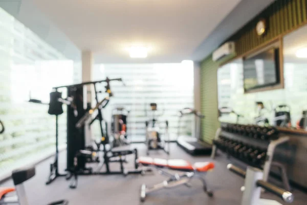 Abstract vervagen fitnessapparatuur in de sportschool — Stockfoto