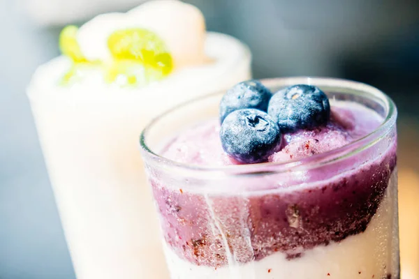 Borůvkové smoothie s jogurtem — Stock fotografie