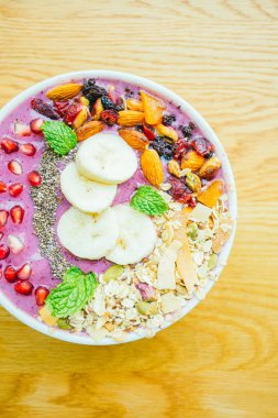 Berry smoothies muz ile