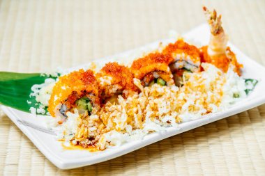 Kızarmış karides veya karides tempura suşi