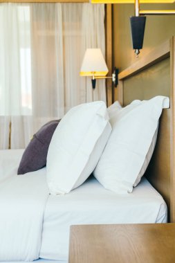 Yatakta rahat yastık