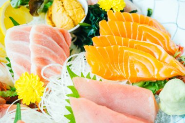 Ham ve taze sashimi Balık eti