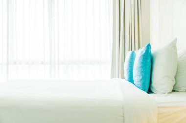 Yatakta rahat yastık