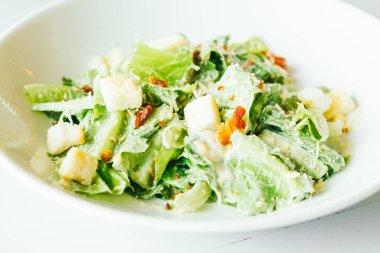 Izgara Sezar salatası