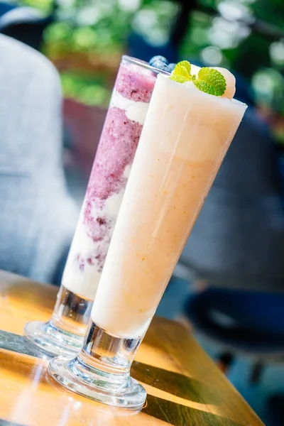 Ledové nápojové sklo s Liči smoothie — Stock fotografie