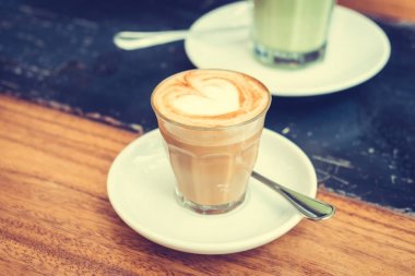 Sıcak latte kahve fincanı