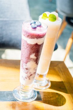 Böğürtlenli tatlılar Yoğurtlu