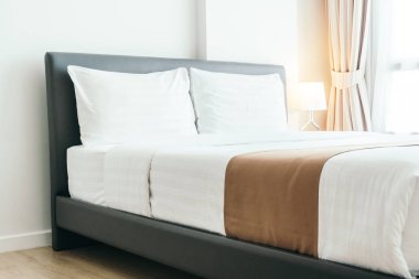 Yatakta rahat yastık