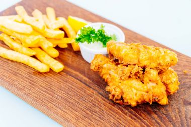 Balık ve patates kızartması ile çip