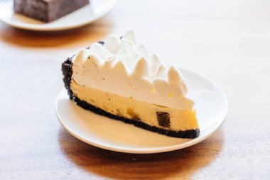 Muz ile şekerli tatlı 