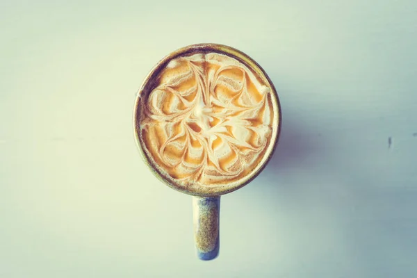Tazza macchiato caramello latte caldo — Foto Stock