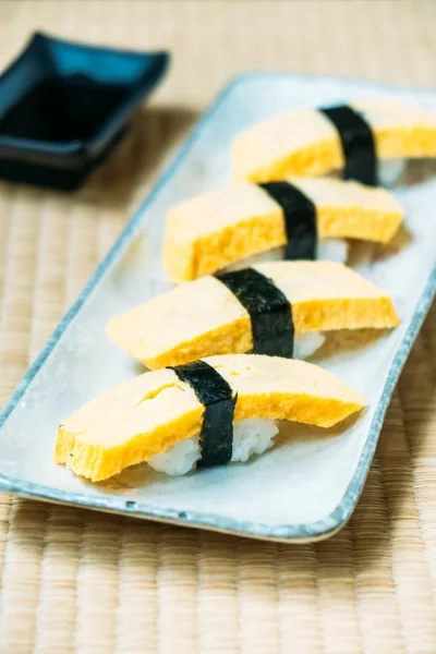 Zoete eieren sushi — Stockfoto