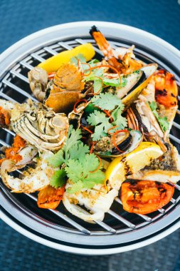 Karışık ızgara deniz ürünleri