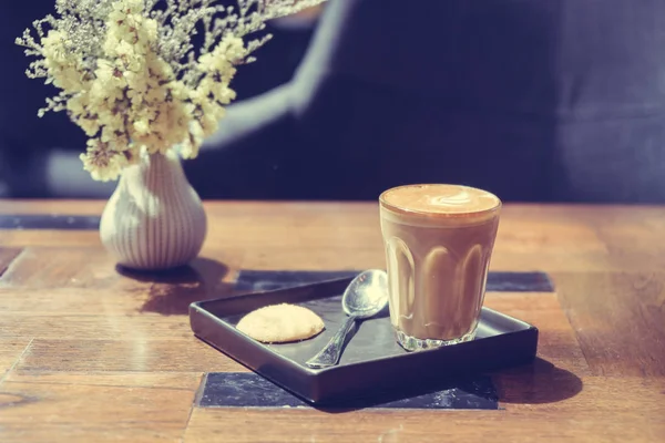 Varm latte kaffe kopp — Stockfoto