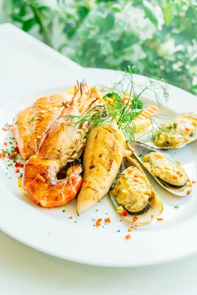 Mixed grilled seafood steak with salmon prawn and other meat — Stock Photo, Image